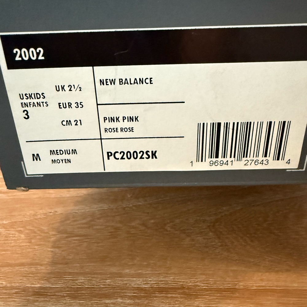 New Balance Kids' 2002 Pink and Silver Sneakers size 3 NIB - Picture 4 of 5